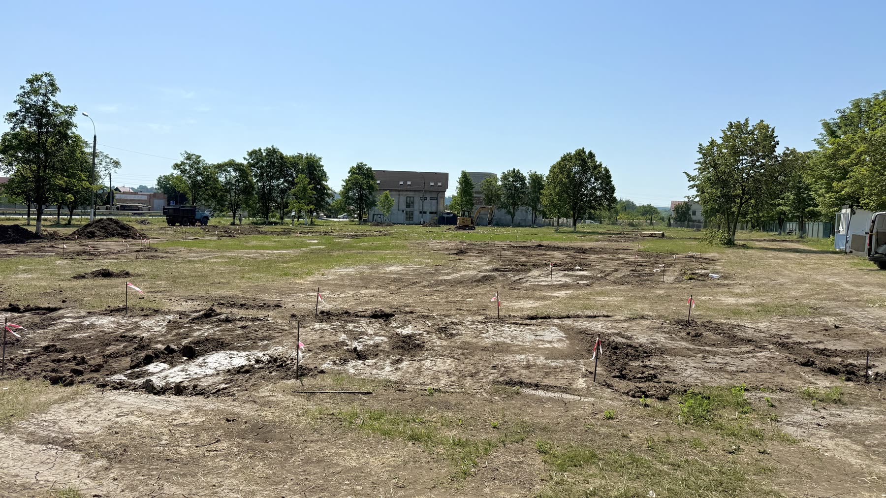 Curățarea și pregătirea terenului pentru parcul public din Măgdăcești