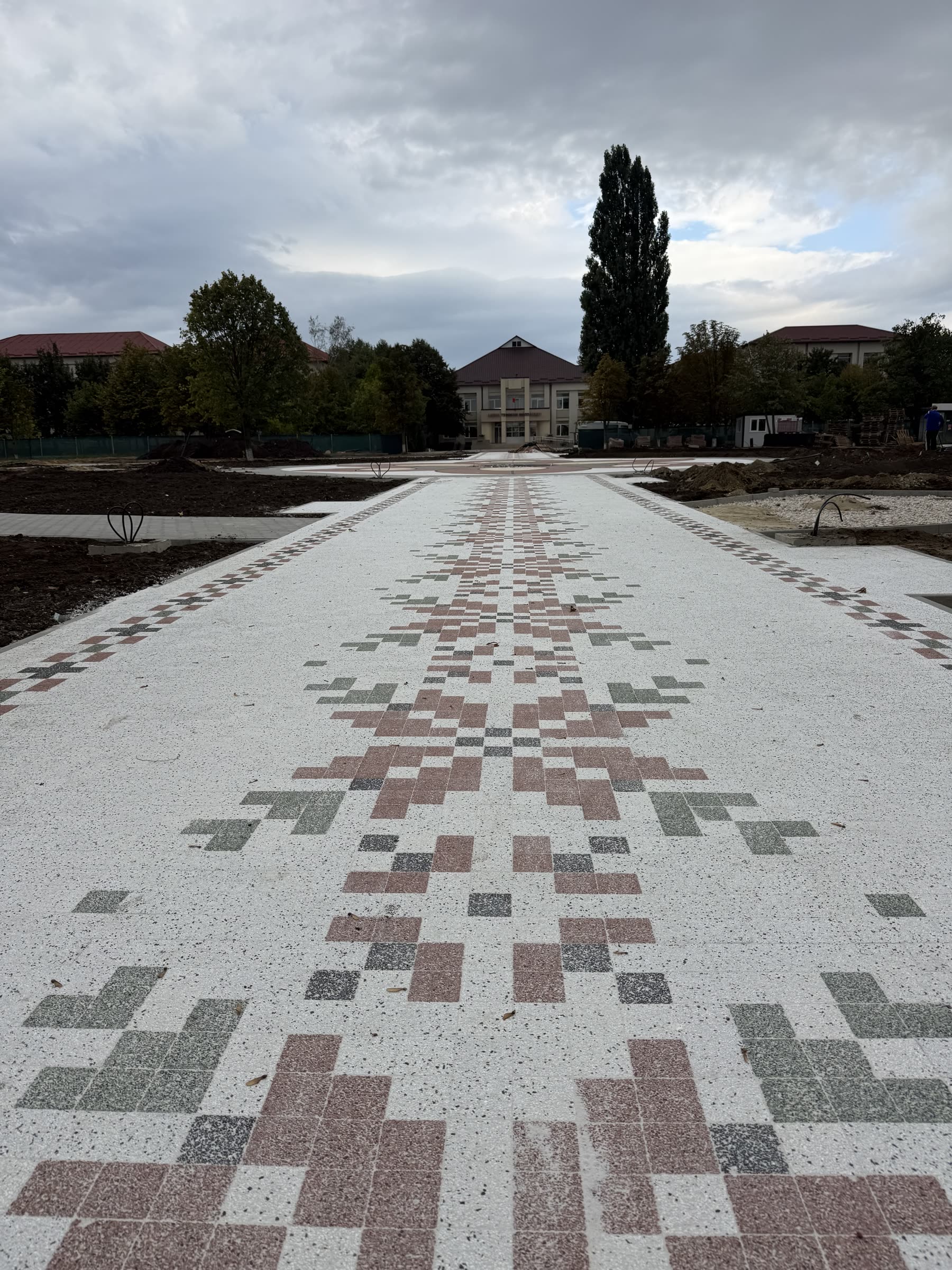 Amenajarea aleilor și pregătirea iluminatului în parcul public din Măgdăcești